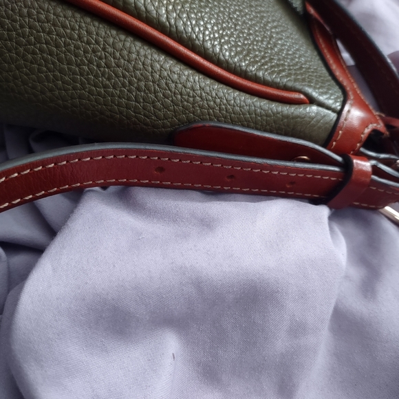 👛 SOLD 👛 Dark Green Dooney and Bourke Purse 👜 - Picture 4 of 7